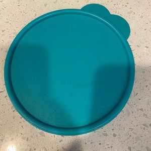 Tupperware turquoise seal round lid 2541A-8 with butterfly tab. used